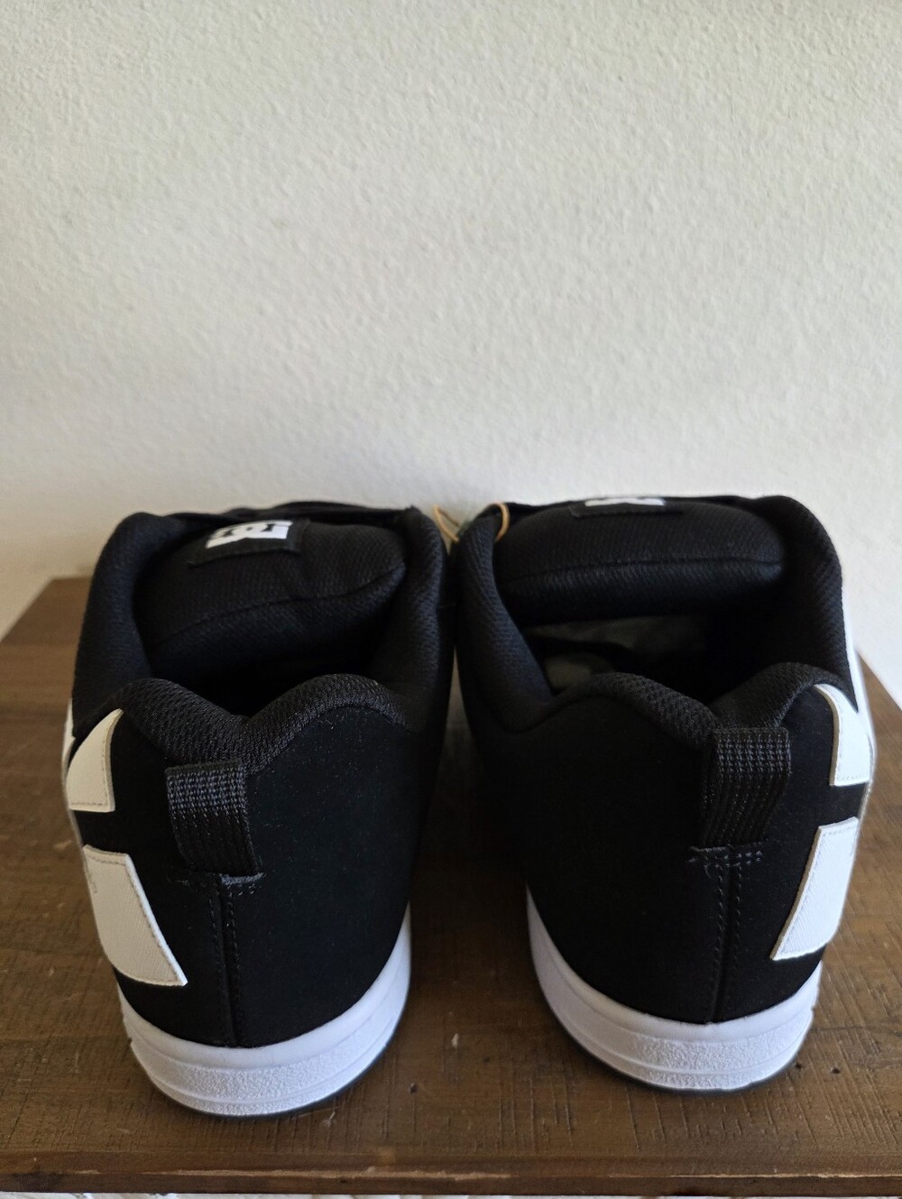 DC Mens Court Graffik Skate Shoes Size 12 In Black NWT - Picture 5 of 10
